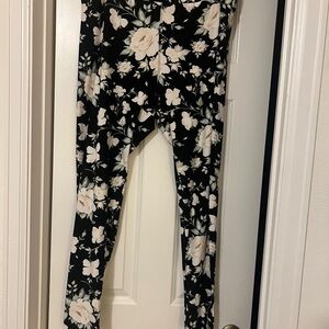 LuLaRoe Floral Black and Cream Leggings TC2